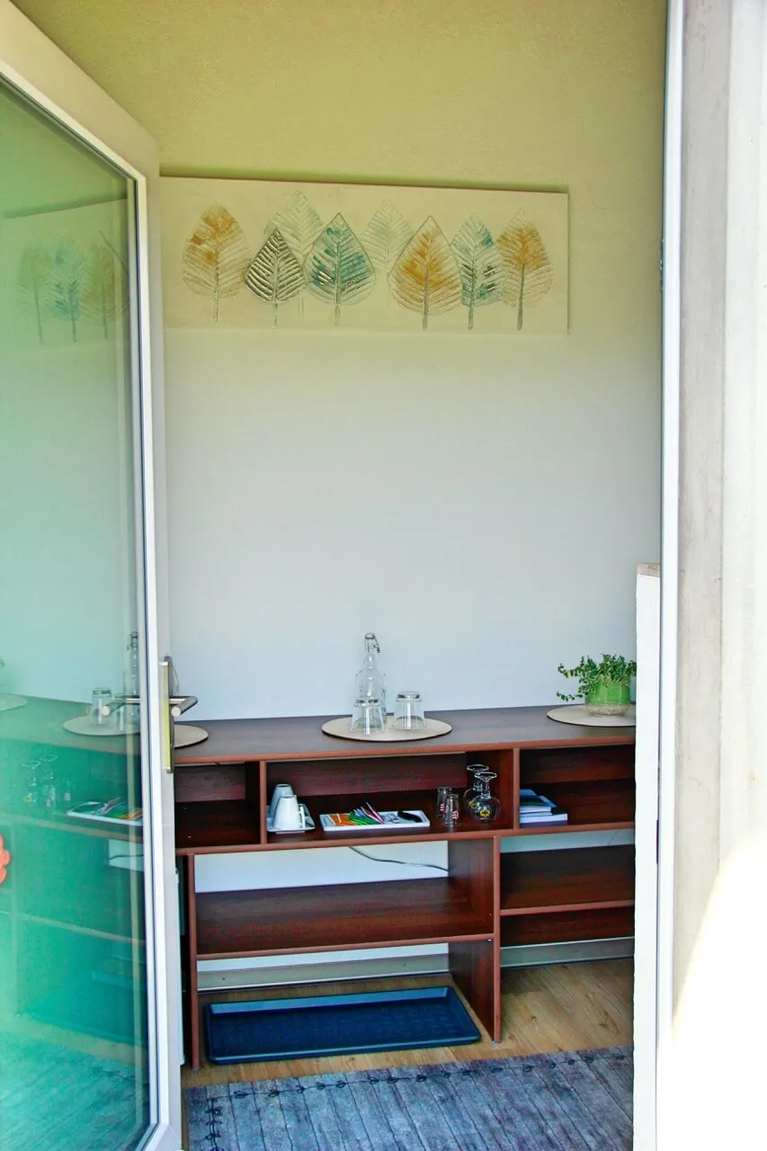 L’entrée de la chambre